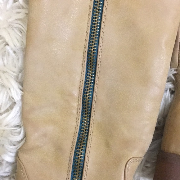 Tan boots - Picture 2 of 8